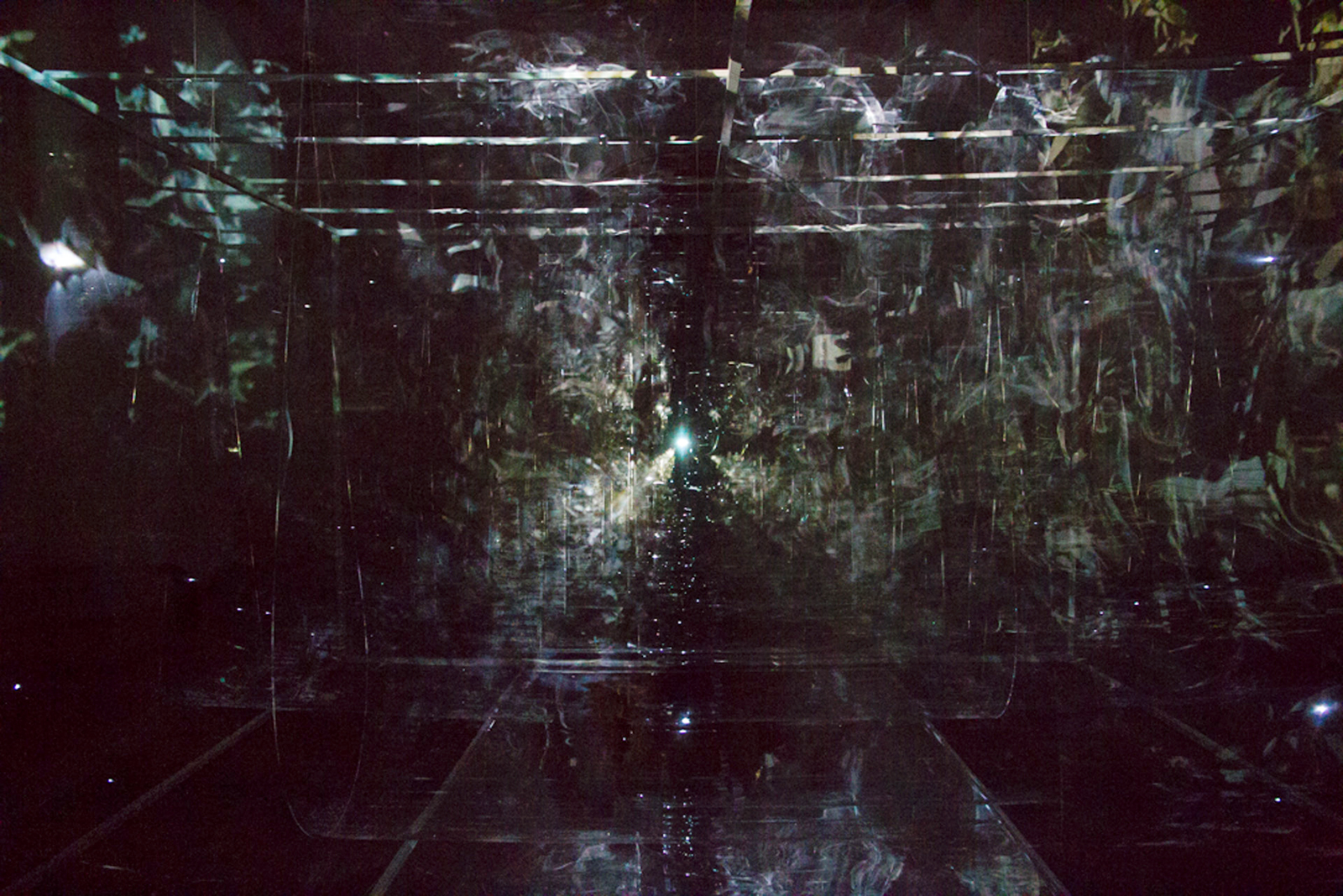 visioni al confine,visions on the border,luisa mazza,christian zanotto,red stamp art gallery,noto,infiorata,santa caterina,primavera barocca,2016,massimo scaringella,amsterdam,ri-flexus,riflexus,gocce riflesse,reflected drops,come in cielo cosi nello specchio,in the mirror as it is on heaven,holographic projection,sculptural structure,pier raffaele platania